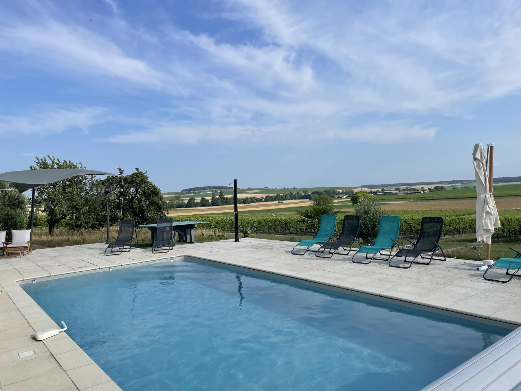 Chez Eaux de Vie Gîte - 2 2 guests, 1 bedroom, 1 king bed, 1 bathroom with large walk-in shower