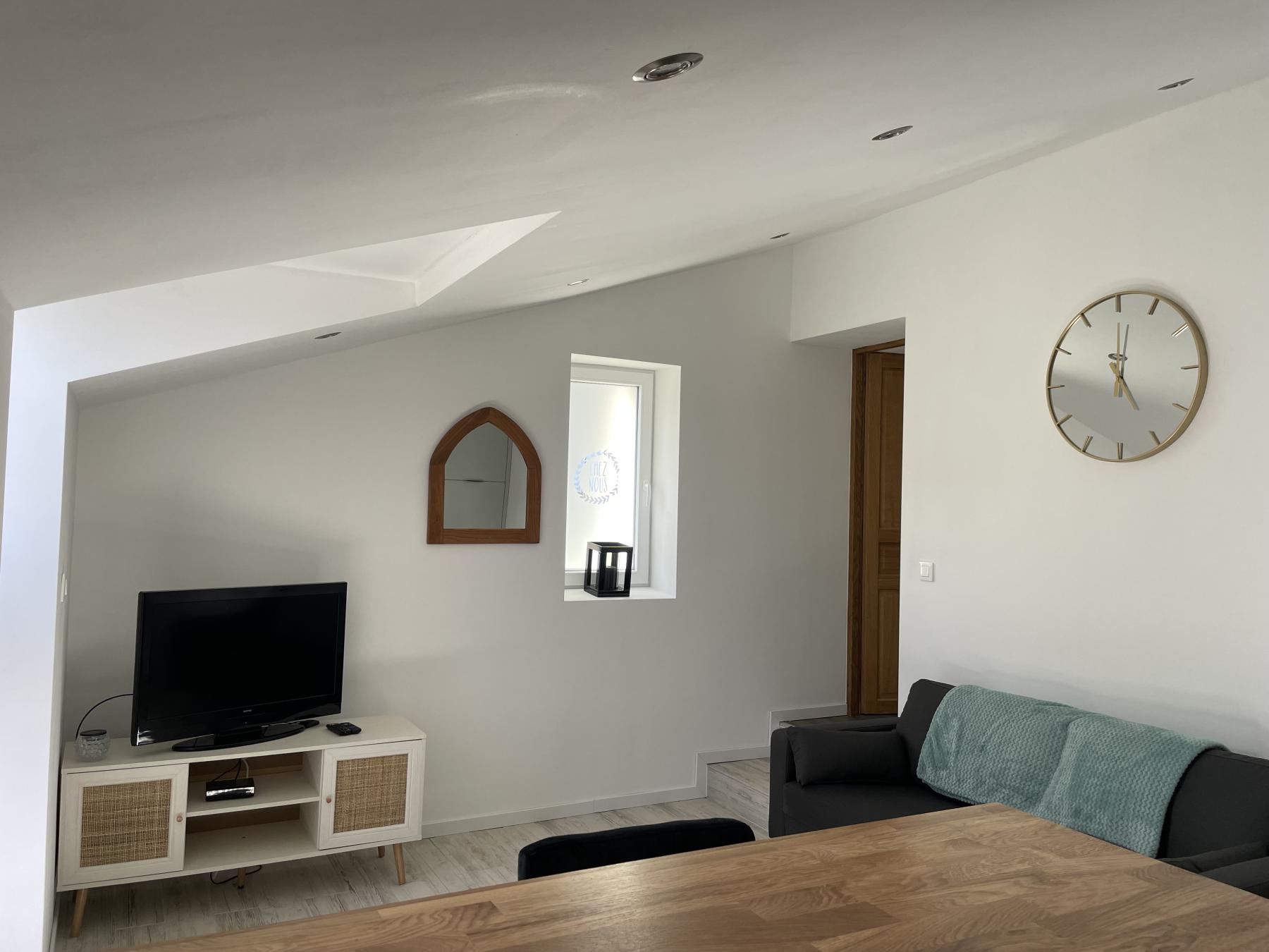 Chez Eaux de Vie Gîte - 2 2 guests, 1 bedroom, 1 king bed, 1 bathroom with large walk-in shower