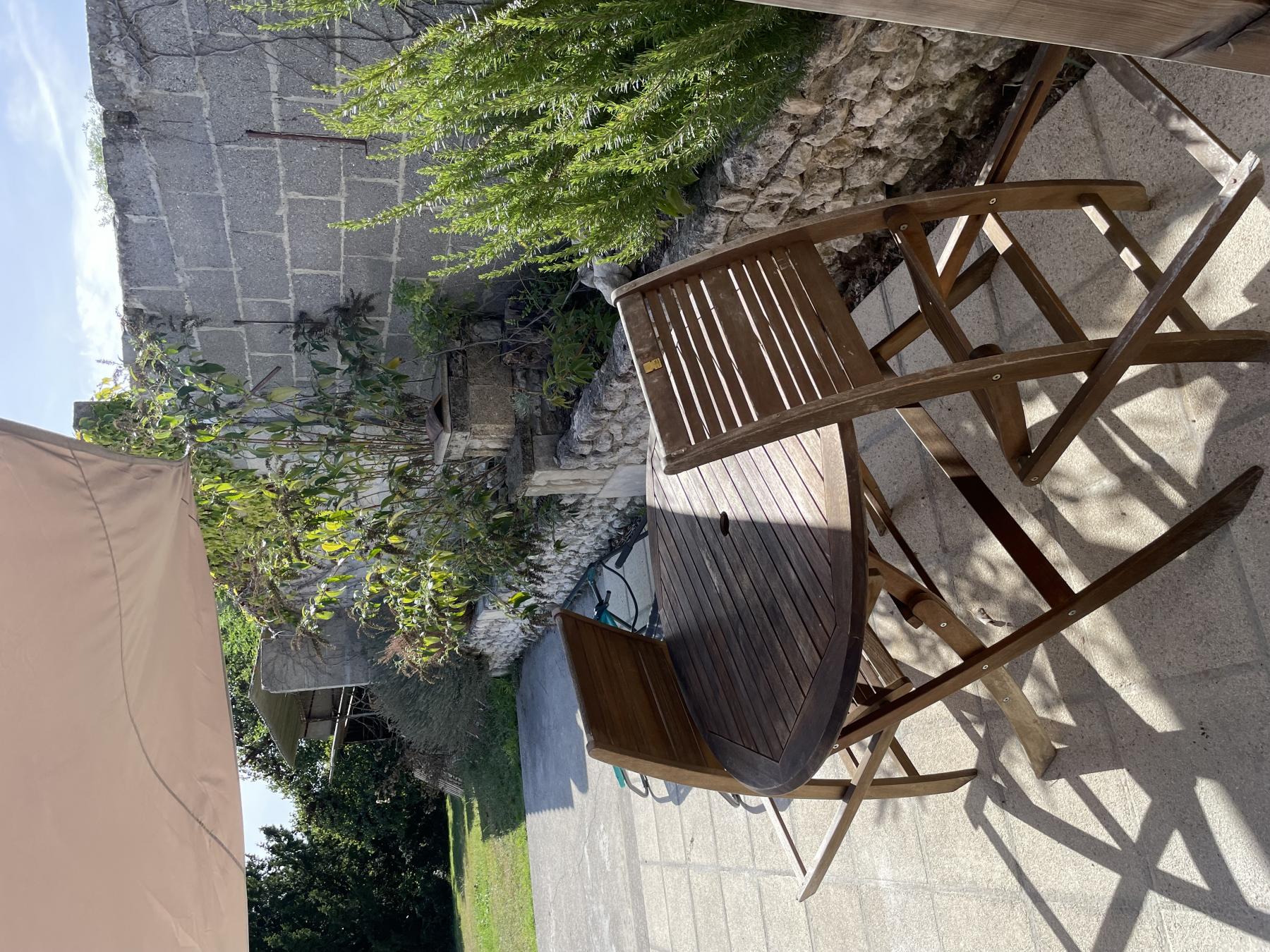 Chez Eaux de Vie Gîte - 2 2 guests, 1 bedroom, 1 king bed, 1 bathroom with large walk-in shower