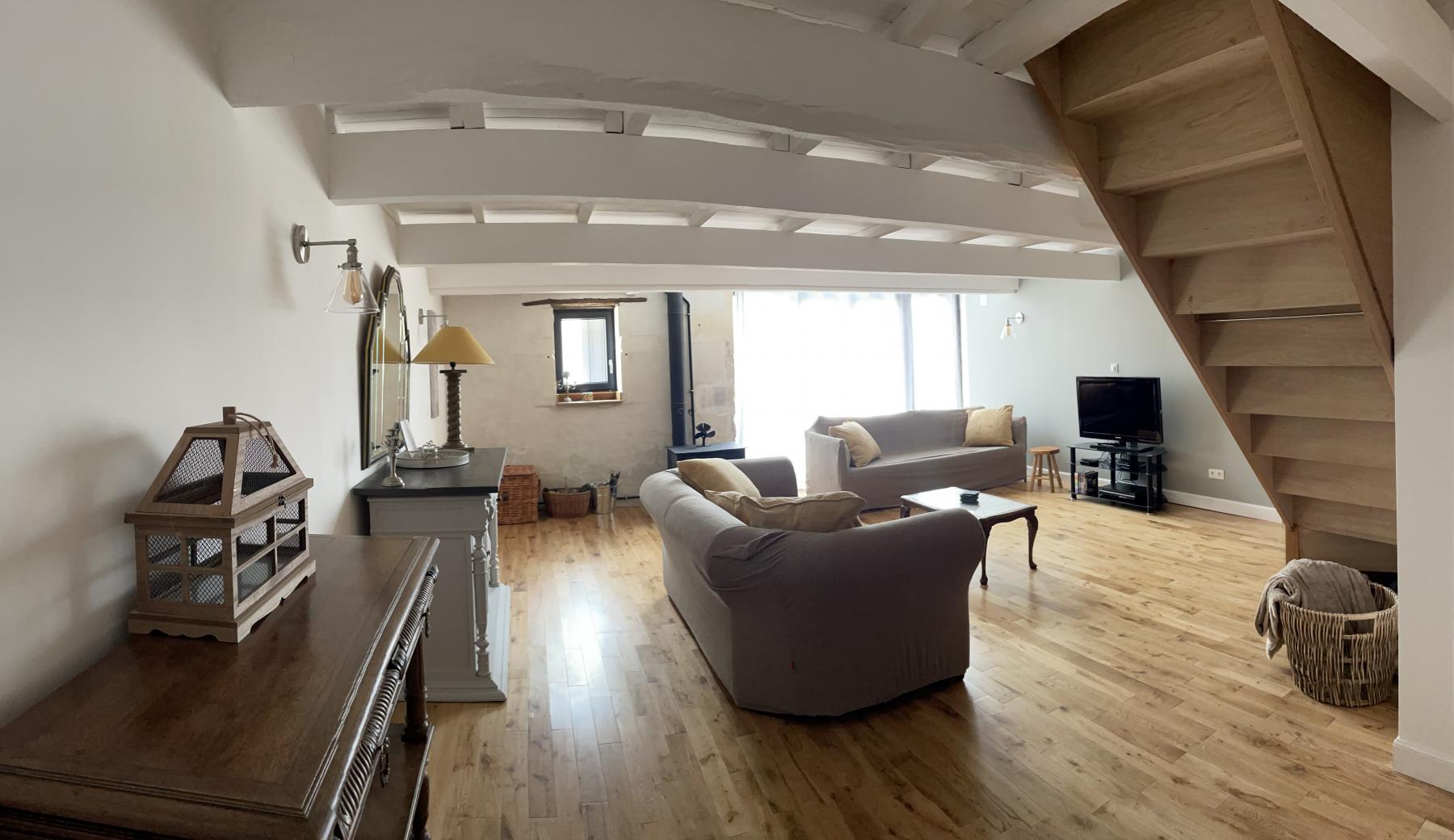 Lounge 4 guests, 2 bedrooms, 3 beds, 2.5 bathrooms